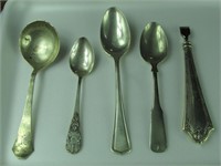 TRAY: 4 STERLING SPOONS & HANDLE