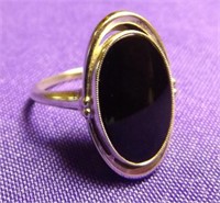 10K WHITE GOLD RING WITH LARGE BLACK STONE