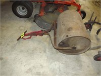 hand pull lawn roller 24" wd.