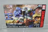 Transformers Titans Return Fortress Maximus NIB