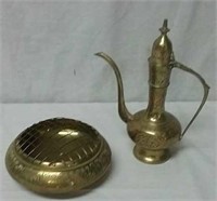 India Brassware Spouted Kettle & Grilled Top Dish