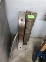 TRACTOR SEAT, LARGE IRON PIECE