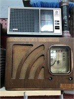 4 OLD RADIOS