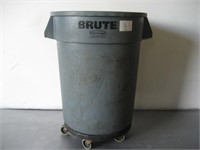 32 Gallon Trash Can With Detachable Casters
