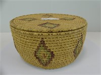 NORTHERN ONTARIO 1950'S COVERED BASKET
