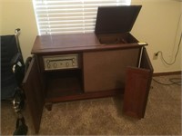 Vintage Hi Fidelity Console Record Player Stereo