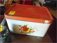 Retro tin bread box