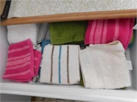 Lots of nice towels and washcloths