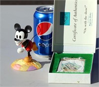 Disney Classic Figurine Mickey World & Ornament