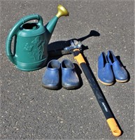 Weed Puller Watering Can Sz 10 Garden Shoes