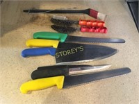 6 Chef Knives & 2 Brushes