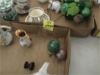 2 TRAY LOTS: SMALL VASES, ORIENTAL GINGER JAR,