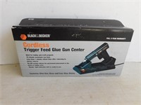 B & D Cordless Trigger Feed Glue Gun Center