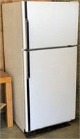 Kenmore 18 ft.³ refrigerator-white