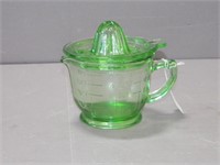 Green Two Cup Measuring Cup with Reamer