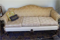 CHIPPENDALE STYLE CAMEL BACK SOFA 6'