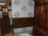 Retro Style Bed w. rails & wooden footboard
