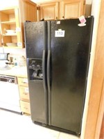 Whirlpool black side by side refrigerator, has