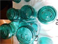 2 qt. emerald green Ball Mason jar with wire bail