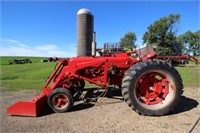 Farmall 300 gas Tractor with loader