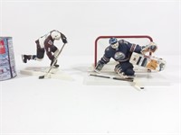 2 figurines hockeyeurs