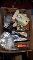Box of miscellaneous household decorative items