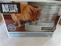 Animal Planet Pet fountain dog & cat water feeder