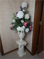 Floral arrangement with vase and ceramic pillar