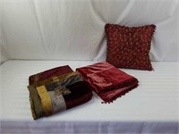 2 decorator throw blankets and pillow