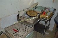 STAINLESS STEEL TABLE & MISC CUPS