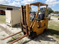 ALLIS-CHALMERS 3,000 LB. PROPANE FORKLIFT