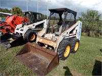 BOBCAT 743 SKIDSTEER W/ FORKS