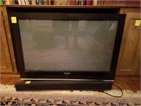 SAMSUNG FLAT SCREEN TV WITH SOUND BAR