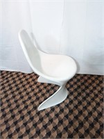 Chaise design en fibre de verre