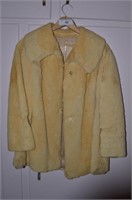 WOMAN'S WHITE KANGAROO FUR COAT