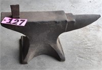 Peter Wright 132 lb anvil w/ "Champion" hardy