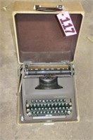Vintage Smith-Corona "Sterling" port. typewriter
