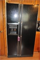 Kenmore 25' "Frostless" side by side fridge