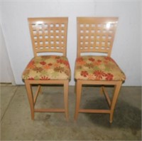 2 CHAIRS WITH FLOWER PATTERN       BAY2