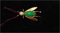 14kt yellow gold Bee Pin w/ oval jade body,