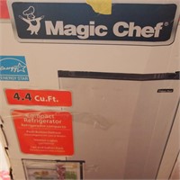 NIB Magic Chef 4.4 Cubic Feet Refrigerator
