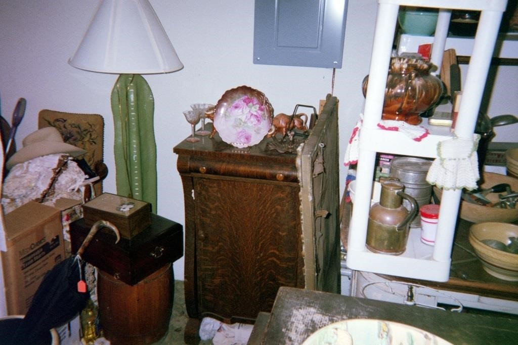 Betti Anne's Antique Shop LIVE AUCTION