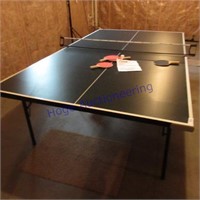 Ping pong table w/paddles & balls