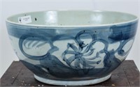 WELL PROPORTIONED PAINTED CHINESE PORCELAIN BOWL