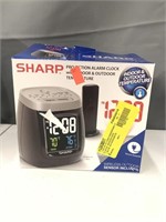 Sharp projection alarm clock with temperature