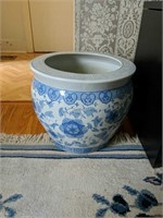 LR- Large Chinese Porcelain Pot