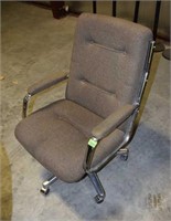 NICE BROWN CLOTH OFFICE CHAIR ON CASTERS