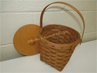 Longaberger - basekt with wooden lid