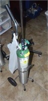 COMPRESSED OXYGEN BOTTLE WITH WALKING CART