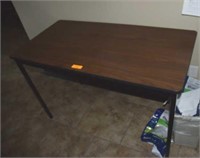 TABLE    (24" X 48")